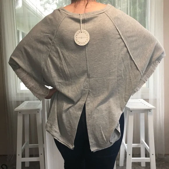 NWTs Lace Sleeve Floral Bandana Split Back Top - Picture 4 of 4